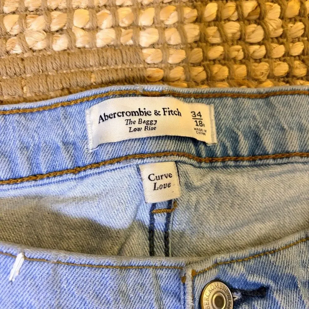 Abercrombie Curve Love Baggy Low Rise Jeans Light Wash Women’s 34W 18R
